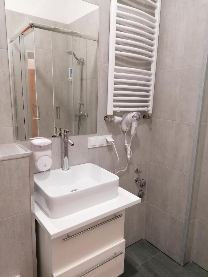 Hostel Tulip - Pokoj 7 Ze Wspolna Lazienka I Kuchnia Szczecin Ngoại thất bức ảnh