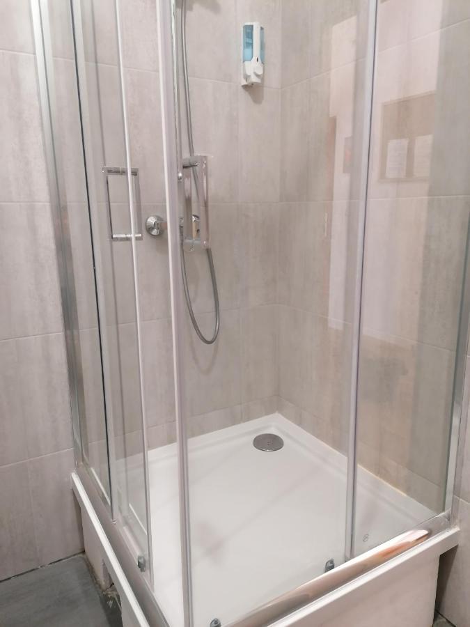 Hostel Tulip - Pokoj 7 Ze Wspolna Lazienka I Kuchnia Szczecin Ngoại thất bức ảnh